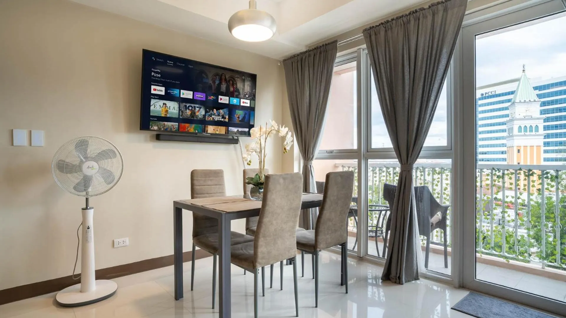 Luxury Condo At Venice Mall Near Airport, Bgc & Makati Manila