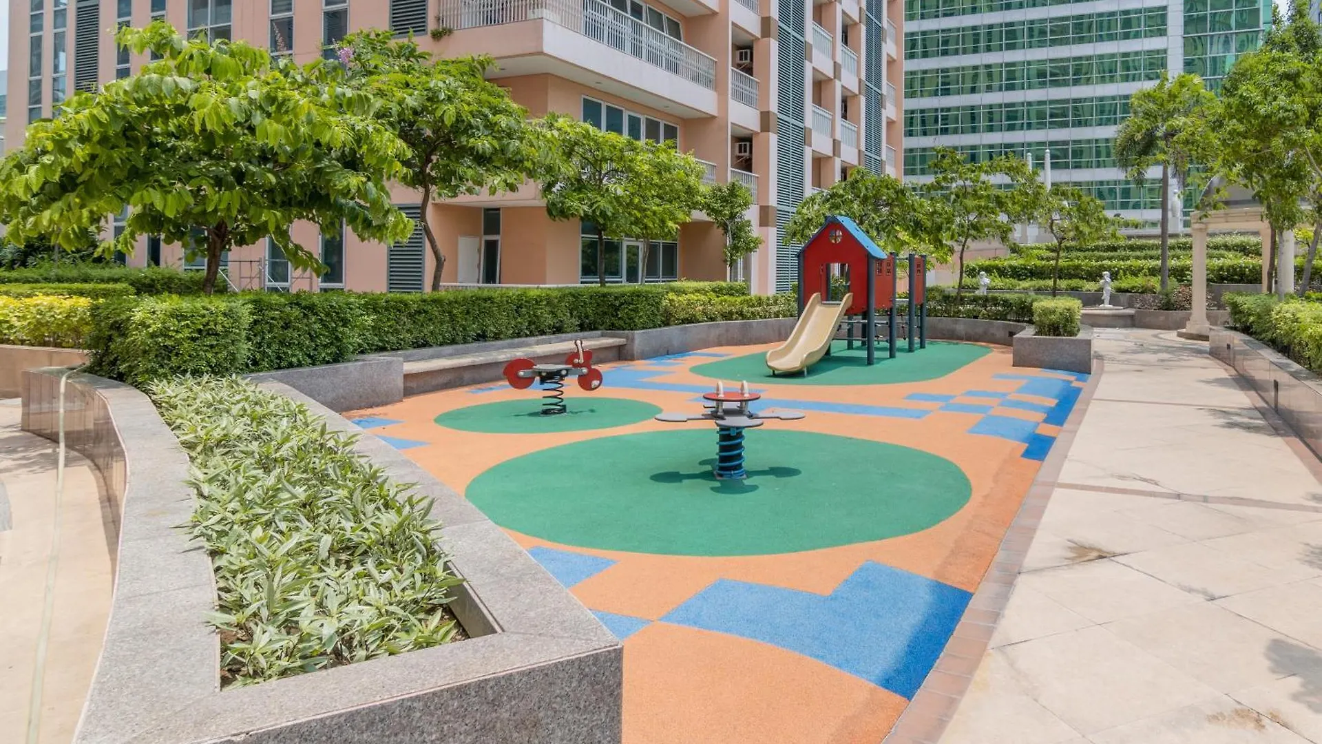 Aparthotel Luxury Condo At Venice Mall Near Airport, Bgc & Makati Manila