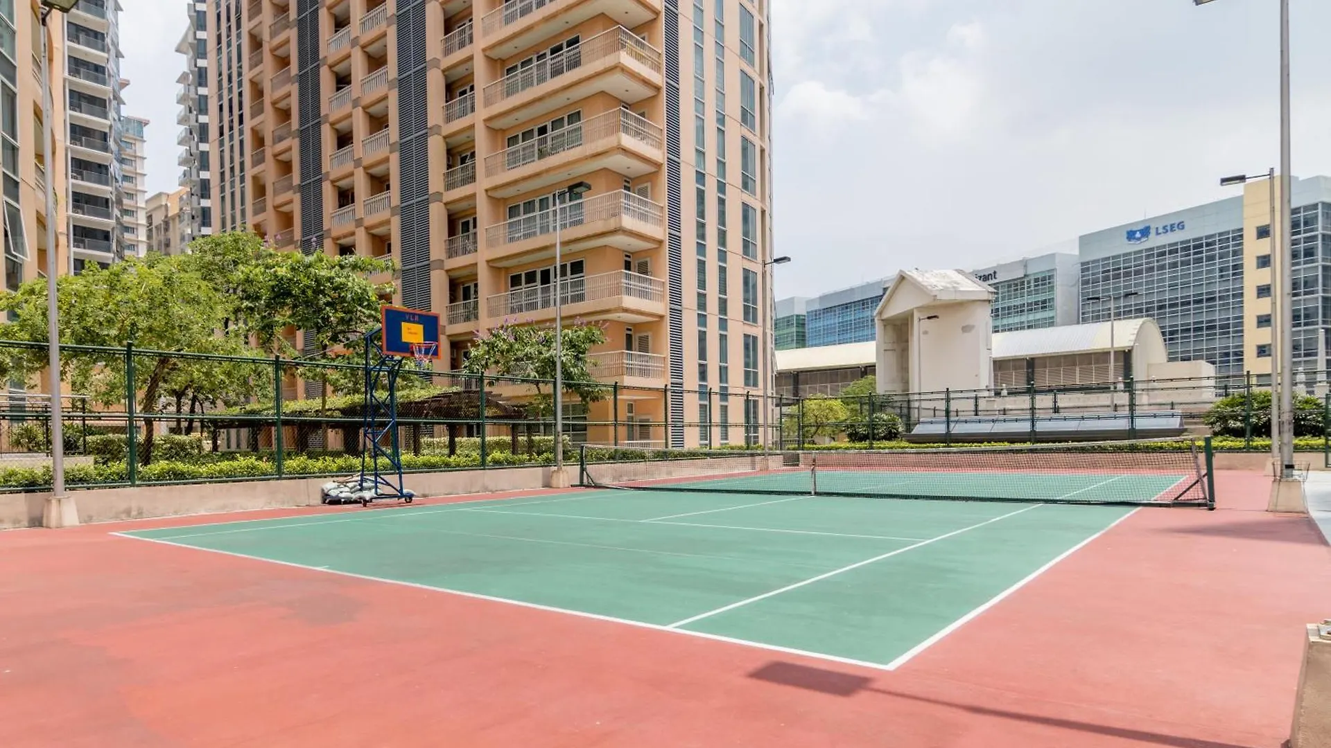Luxury Condo At Venice Mall Near Airport, Bgc & Makati Manila 0*,  Philippines