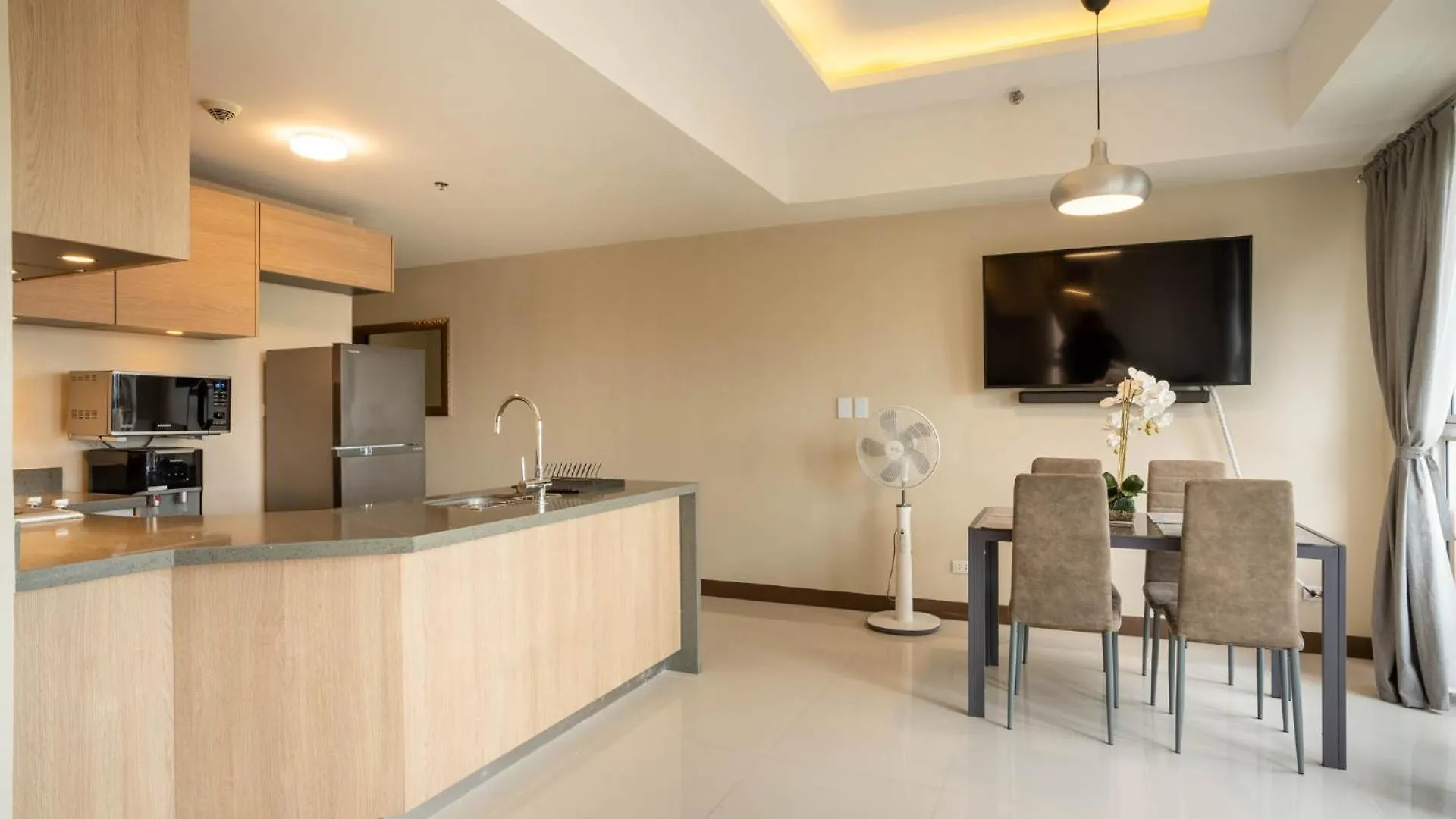 Luxury Condo At Venice Mall Near Airport, Bgc & Makati Manila 0*,