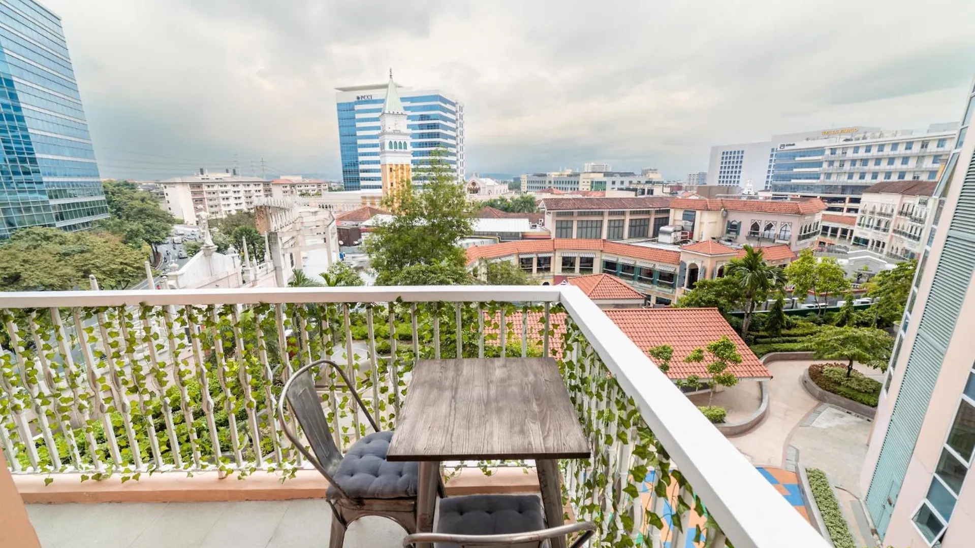 Luxury Condo At Venice Mall Near Airport, Bgc & Makati Manila Aparthotel