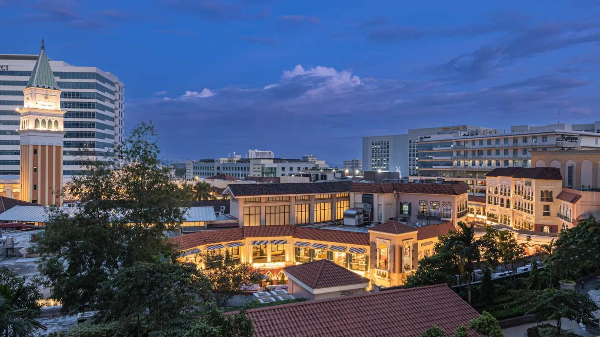 Luxury Condo At Venice Mall Near Airport, Bgc & Makati Manila